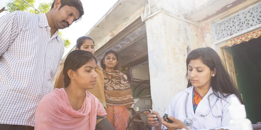 medical-doctor-in-rural-area